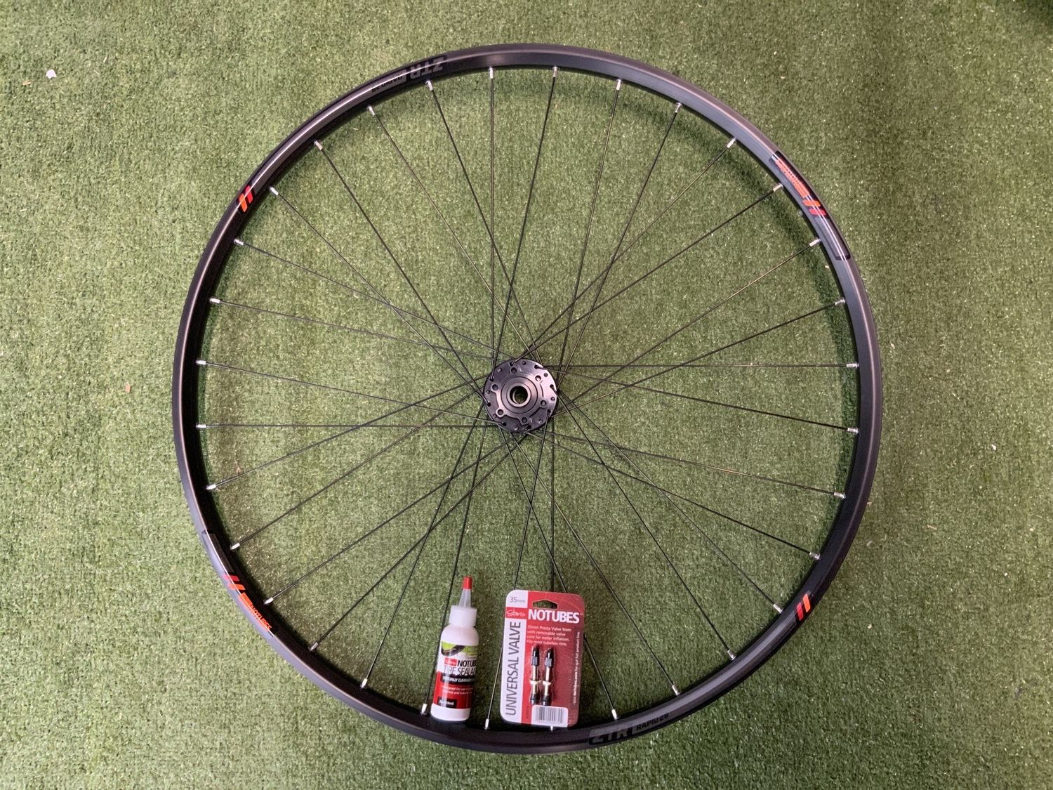 Roue avant Stan&#39;s No Tubes 29&#39;&#39;/ Moyeu Sunringlé SRC disc CRS624  6 trous &amp;
