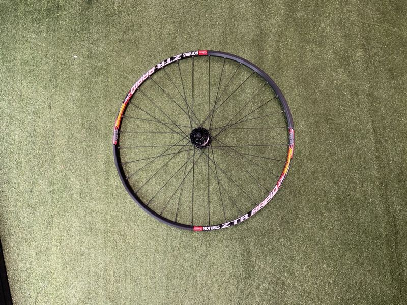 Roue avant Stan&#39;s  29&#39;&#39; Crest ZRT Rapide/ Moyeu SRAM X9  100mm