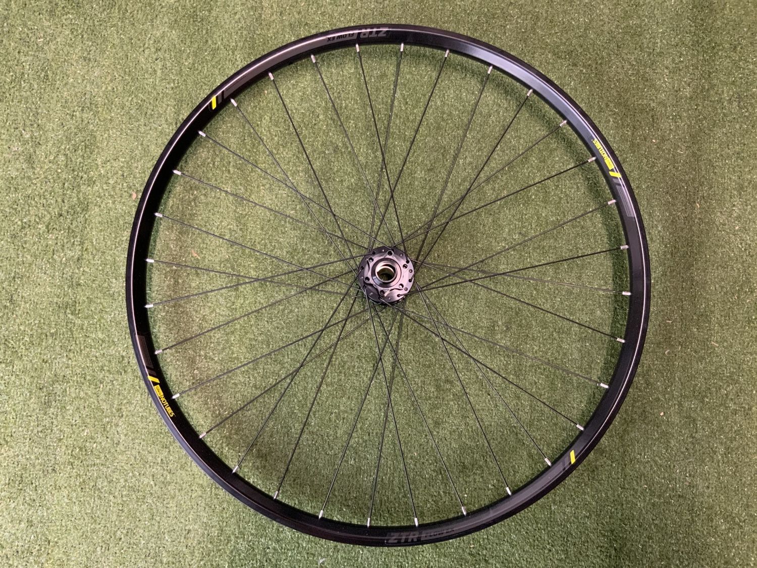 Roue avant Stan&#39;s ZRT RAPID 30 650b x 3.30 / NEO Hub 20mm 32H  &amp;