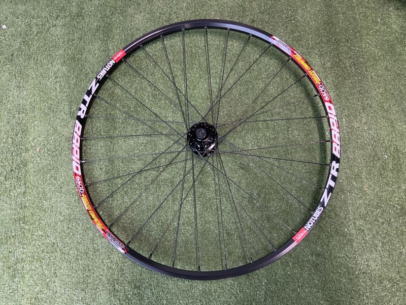 Roue avant Stan&#39;s ZRT Rapide 27.5&#39;&#39;/ Moyeu X9 100mm