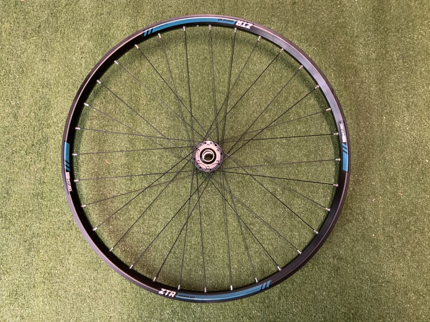 Roue avant Stan&#39;s ZRT Rapid 30 650B / NEO Hub 32H  &amp;