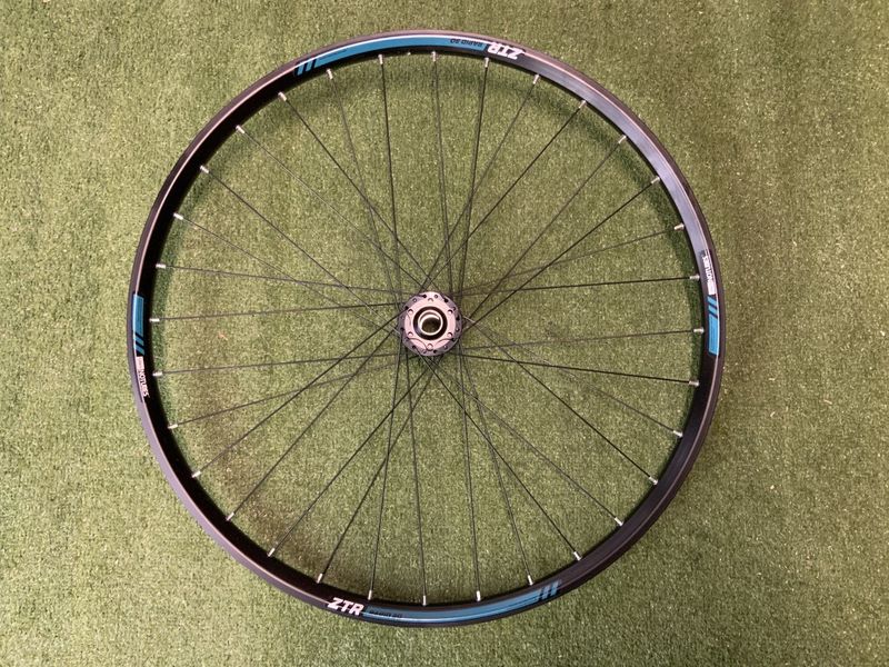 Roue avant Stan&#39;s ZRT Rapid 30 650B / NEO Hub 32H  &amp;