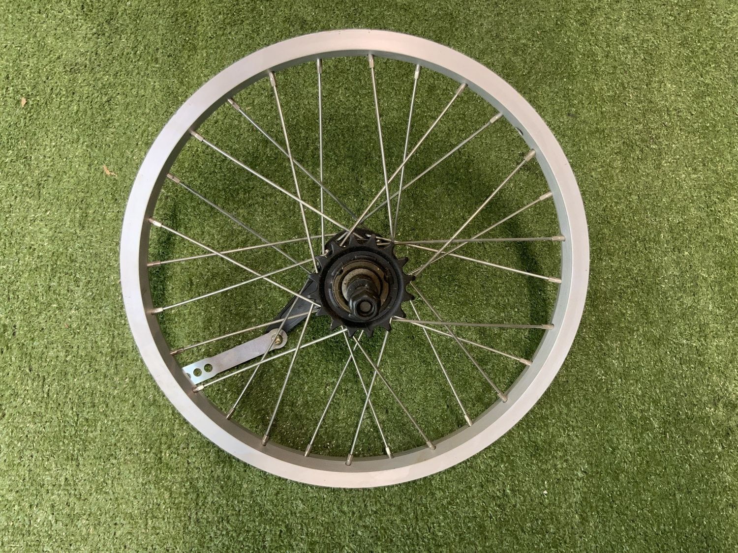 Roue arrière 16&#39;&#39; Boy / Model CMD503091/092