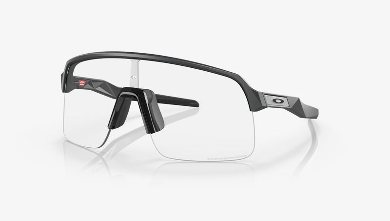 Lunette Oakley Sutro Lite Carbone Mat - Lentille Photochromique Clair à Noir Iridium