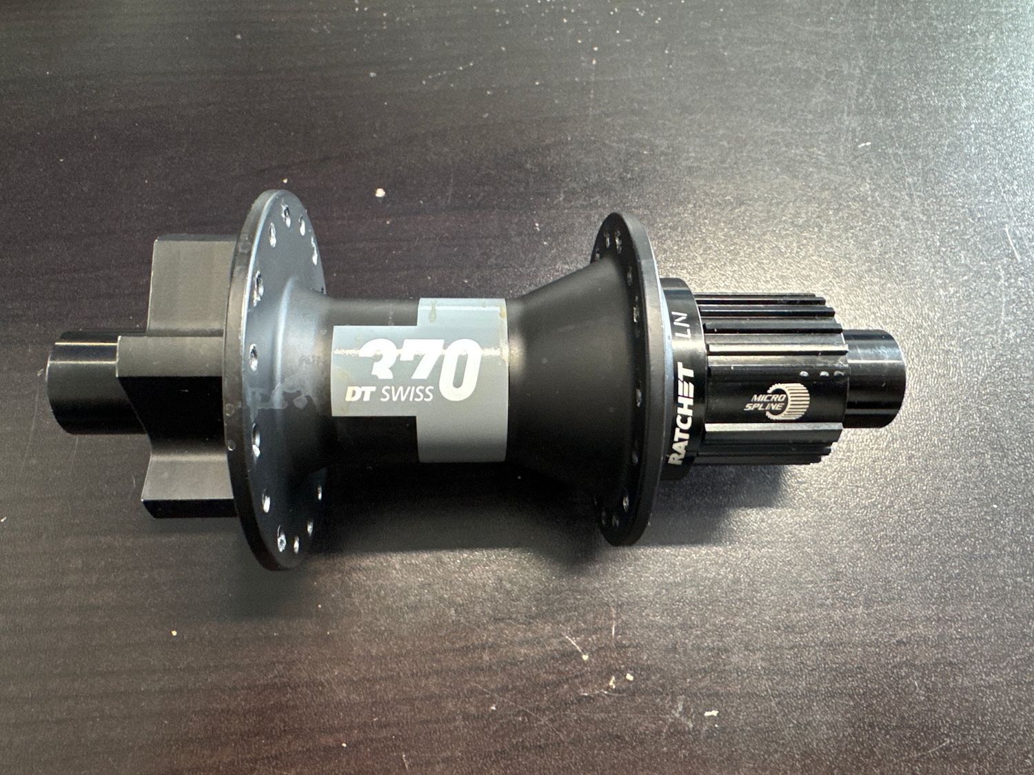 Moyeu usagé DT Swiss 370 MTB 6-Bolt rachet LN micro spline 12/148 32T