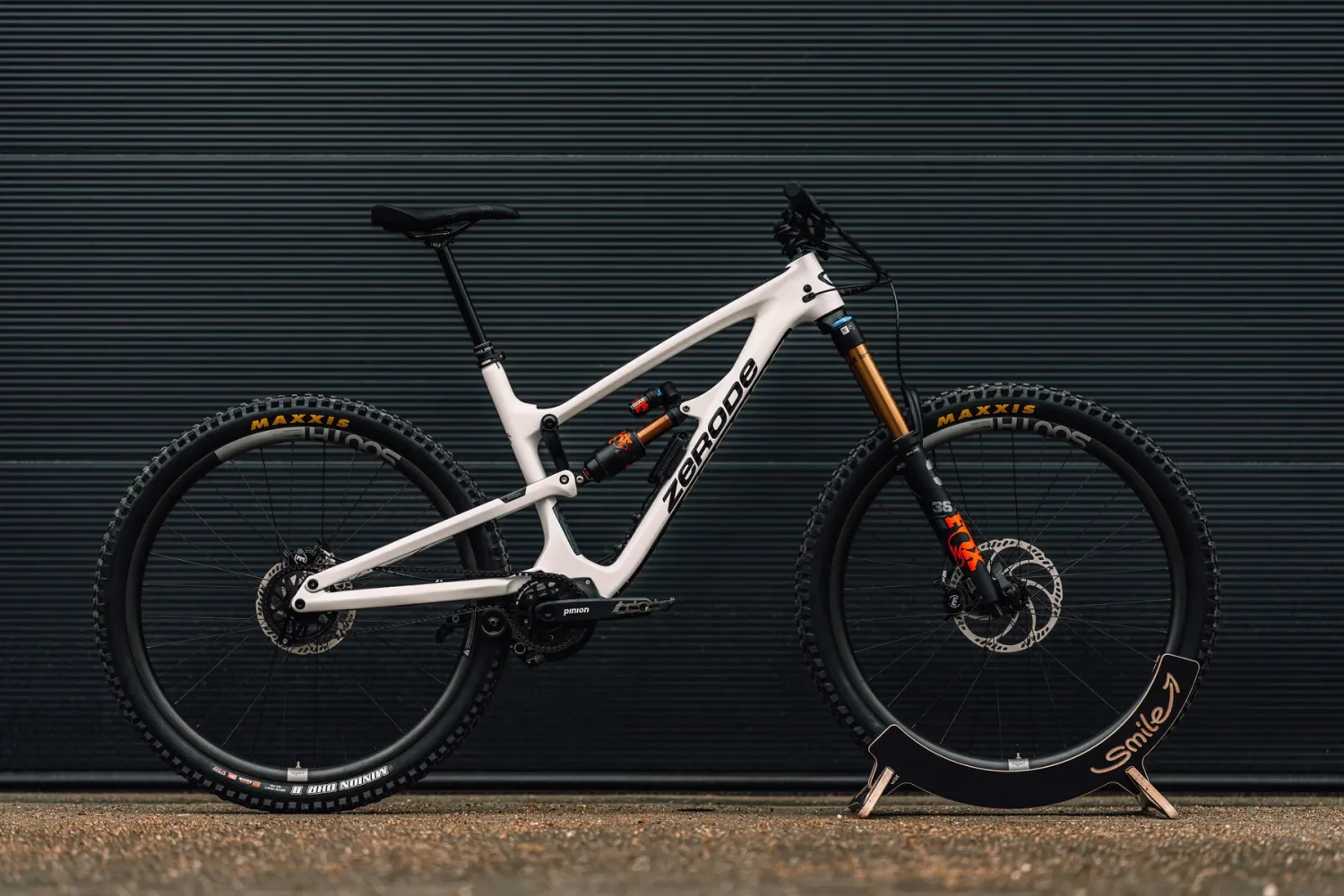 Preowned Zerode Katipo Trail Deluxe SmartShift Large MTB (White)