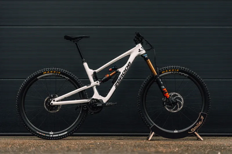 Preowned Zerode Katipo Trail Deluxe SmartShift Large MTB (White)
