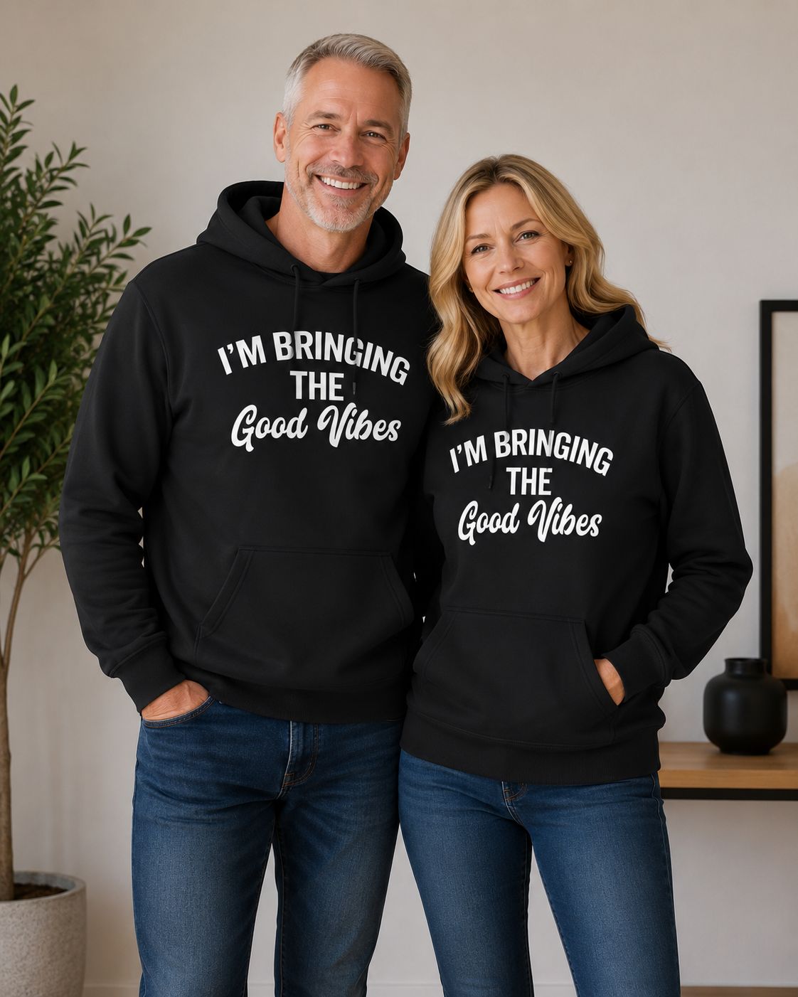 Hoodie ‘I’m Bringing The Good Vibes’ – Trendy Hoodie met Positieve Tekst