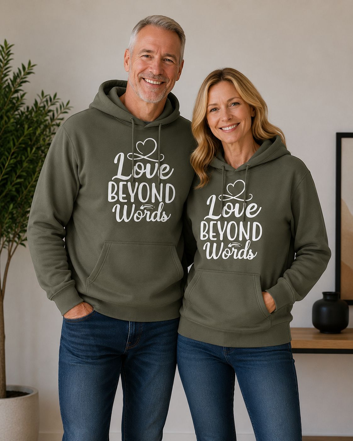 Hoodie ‘Love Beyond Words’ – Romantische Hoodie met Liefdevolle Tekst
