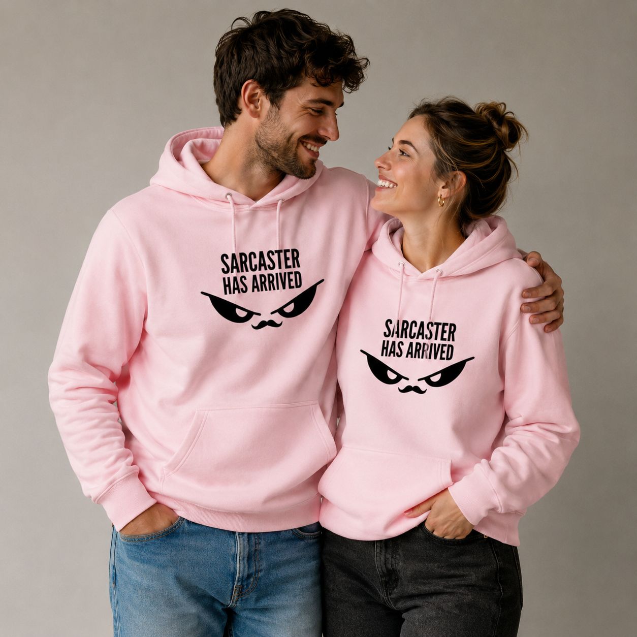Sarcaster Has Arrived Hoodie - Grappige Hoodie - Leuk Cadeau voor Haar en Hem