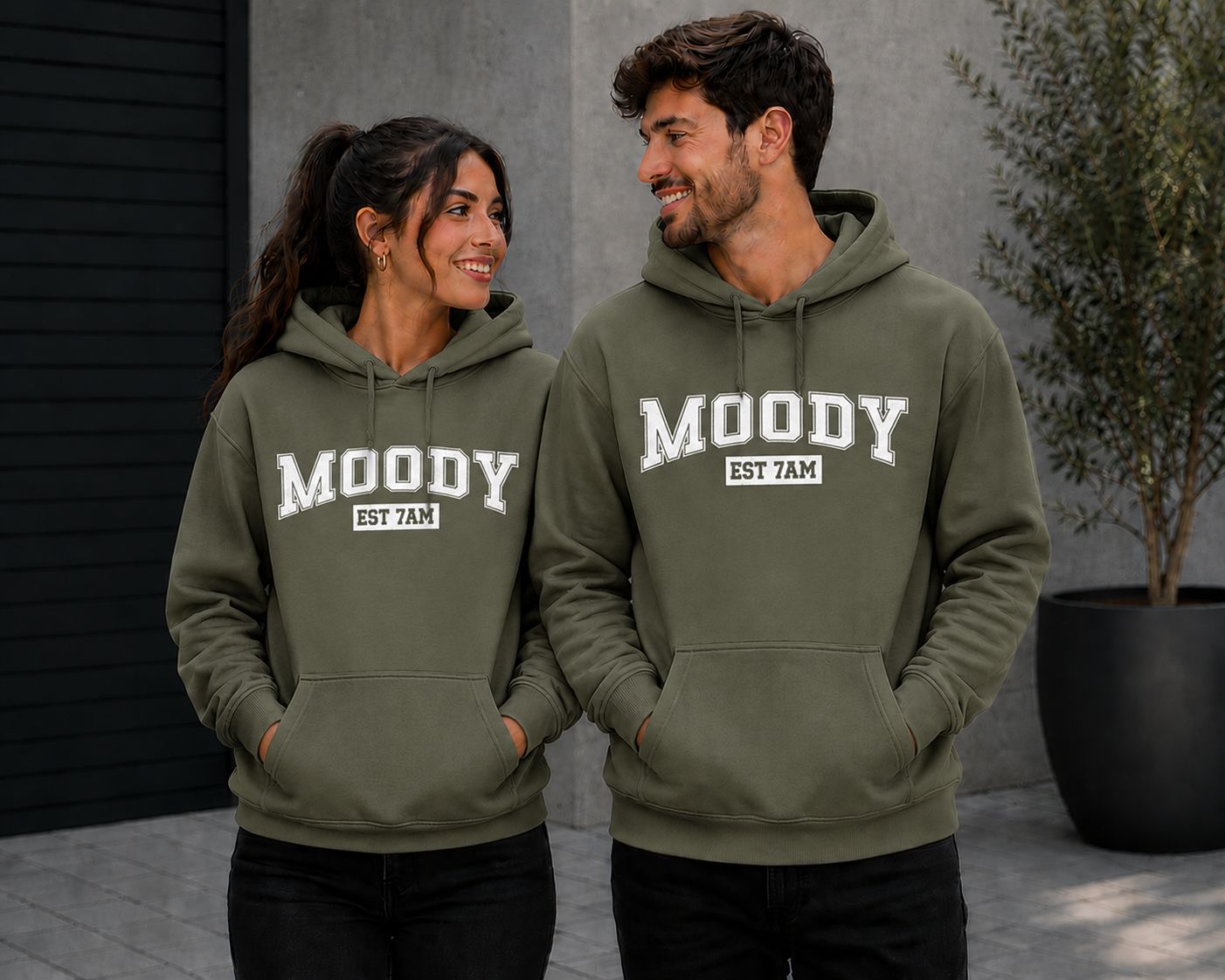 Moody Est 7AM Hoodie - Grappige Hoodie - Leuk Cadeau voor Haar en Hem