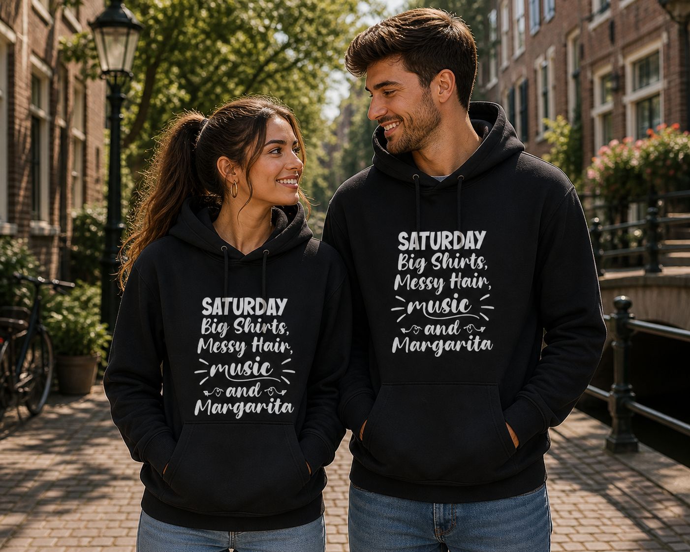 Funny Hoodie “Saturday – Big Shirt, Messy Hair, Music &amp; Margarita” – Cozy Hoodie voor Relaxte Weekend Vibes