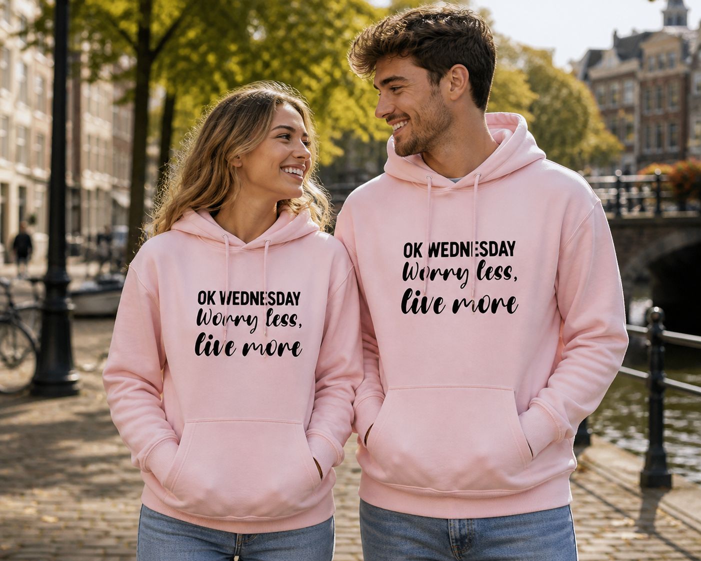 Funny Hoodie “OK Wednesday, Worry Less, Live More” – Inspirerende Hoodie met Positieve Vibes