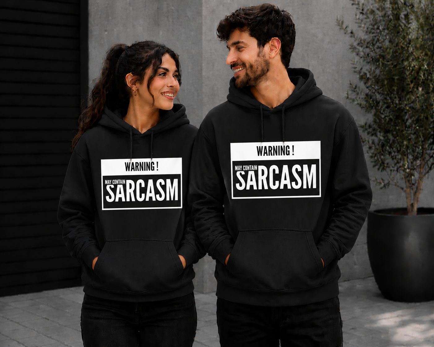 Hoodie ‘Warning May Contain Sarcasm’ – Sarcastische Hoodie met Grappige Tekst