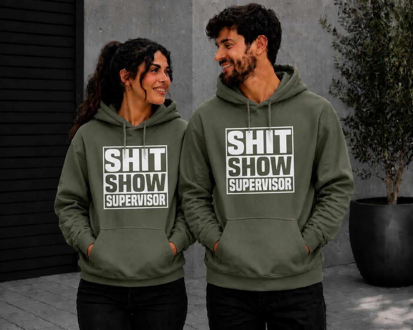Hoodie ‘Shit Show Supervisor’ – Grappige Hoodie met Foute Humor Tekst