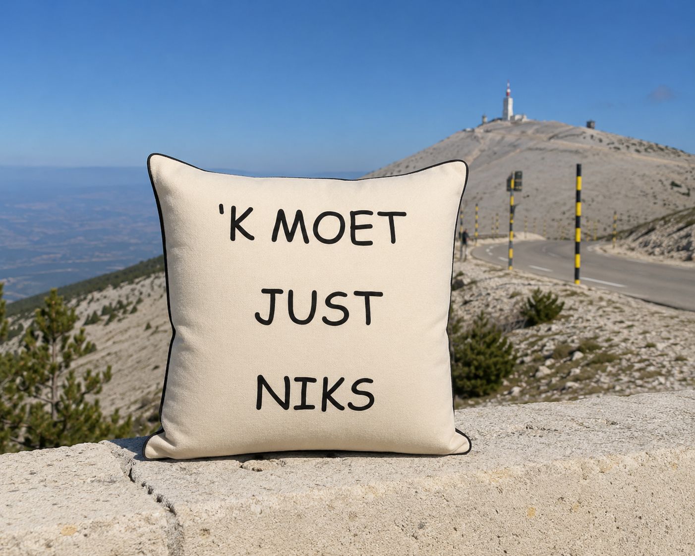 Sierkussen ‘K Moet Just Niks’ – Grappig Vlaams Kussen met Tekst