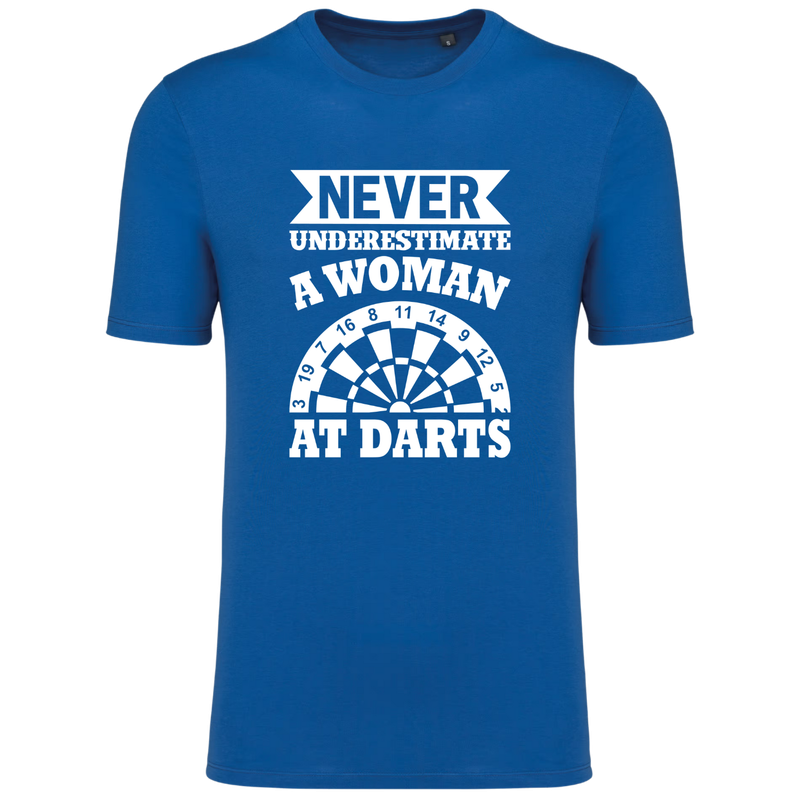 NEVER UNDERESTIMATE A WOMEN AT DARTS (verschillende kleuren)