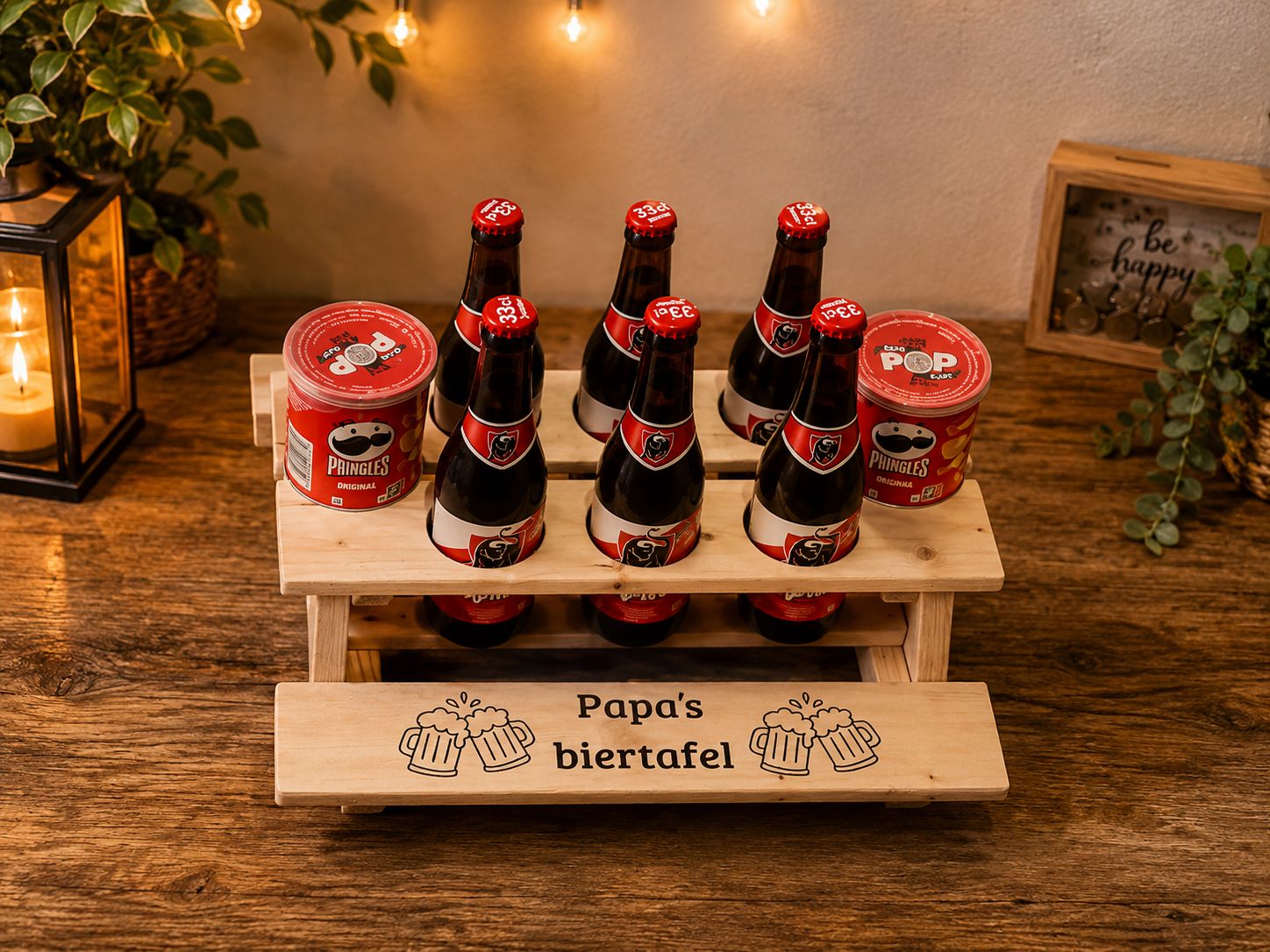 Papa's Biertafel – Gepersonaliseerde Houten Picknicktafel Met Jupiler &amp; Pringles – 39 x 37 x 16,5 cm