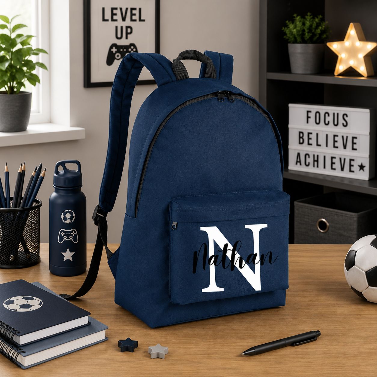 Klassieke Rugzak Boekentas met Letter en Naam – Gepersonaliseerde Schooltas 30 cm x 19 cm