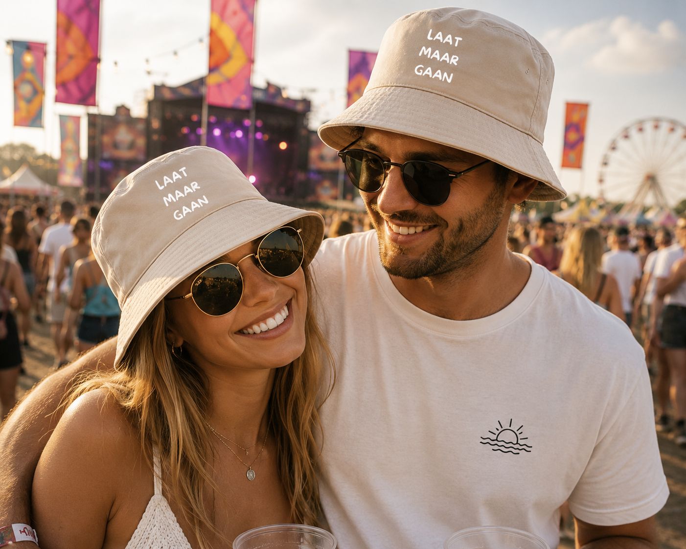 Laat Maar Gaan Bucket Hat – Grappig Festival Vissershoedje
