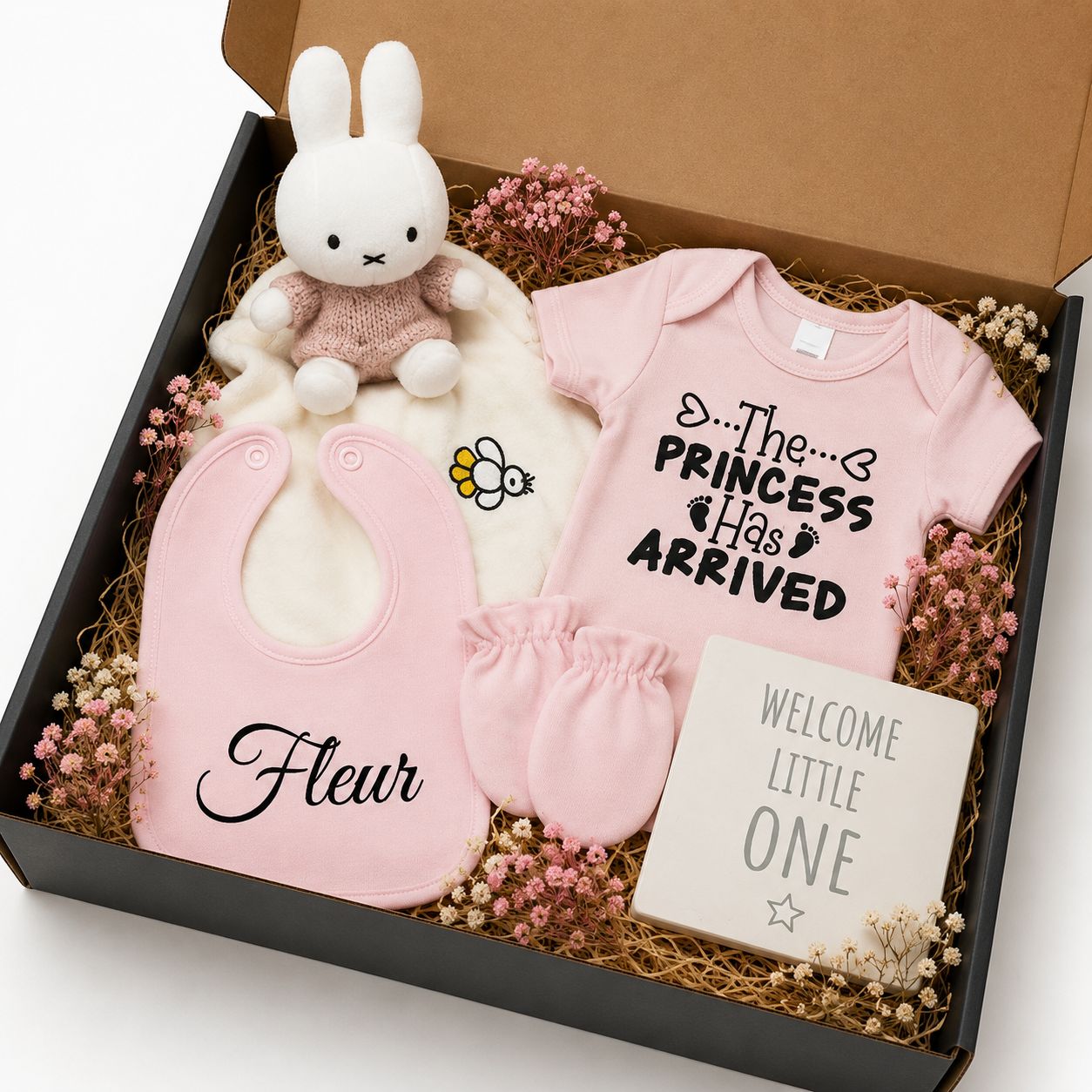 Baby Cadeaubox Welcome Little One Meisje - Gepersonaliseerd Geboortecadeau  met Nijntje Knuffeldoekje
