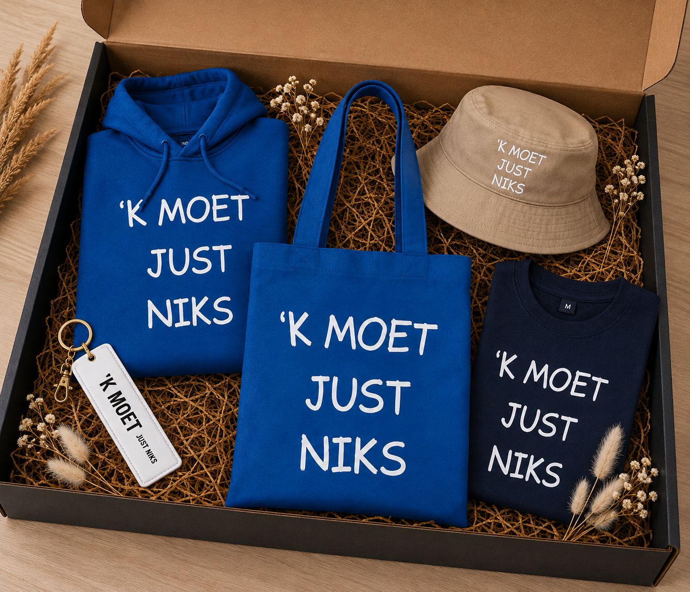 'k Moet Just Niks XL Verwenbox | Hoodie, T-shirt, Schoudertas, Bucket Hat &amp; Sleutelhanger