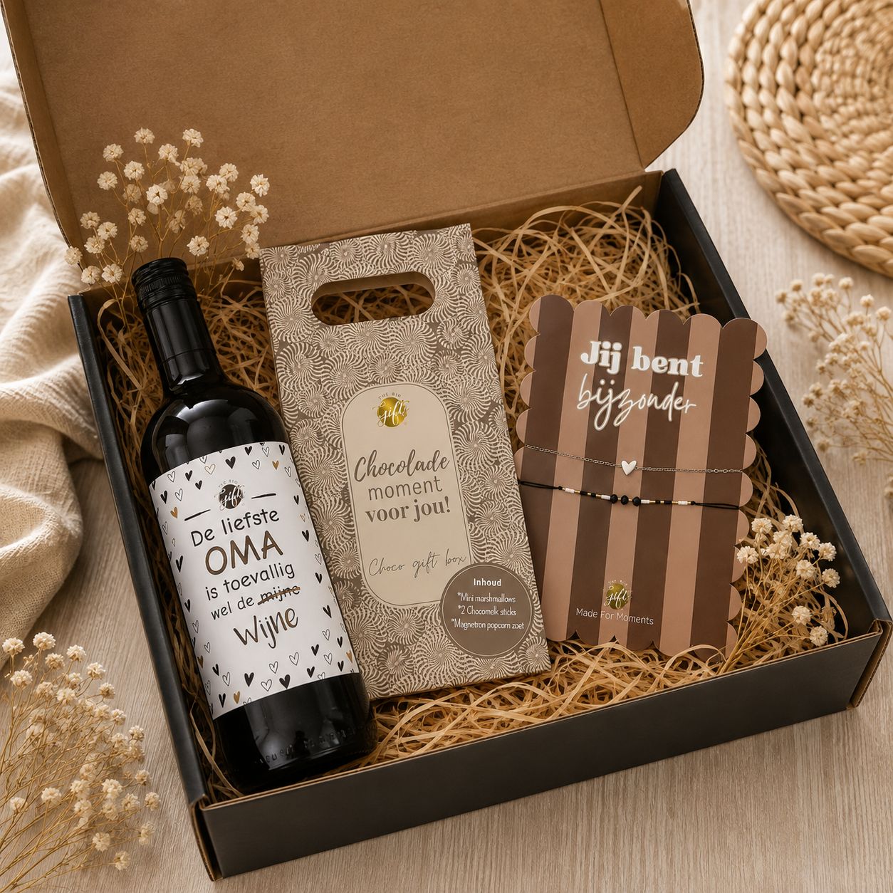 Cadeaubox Oma met Rode Wijn, Chocolade &amp; Armband – Luxe Cadeau voor Oma