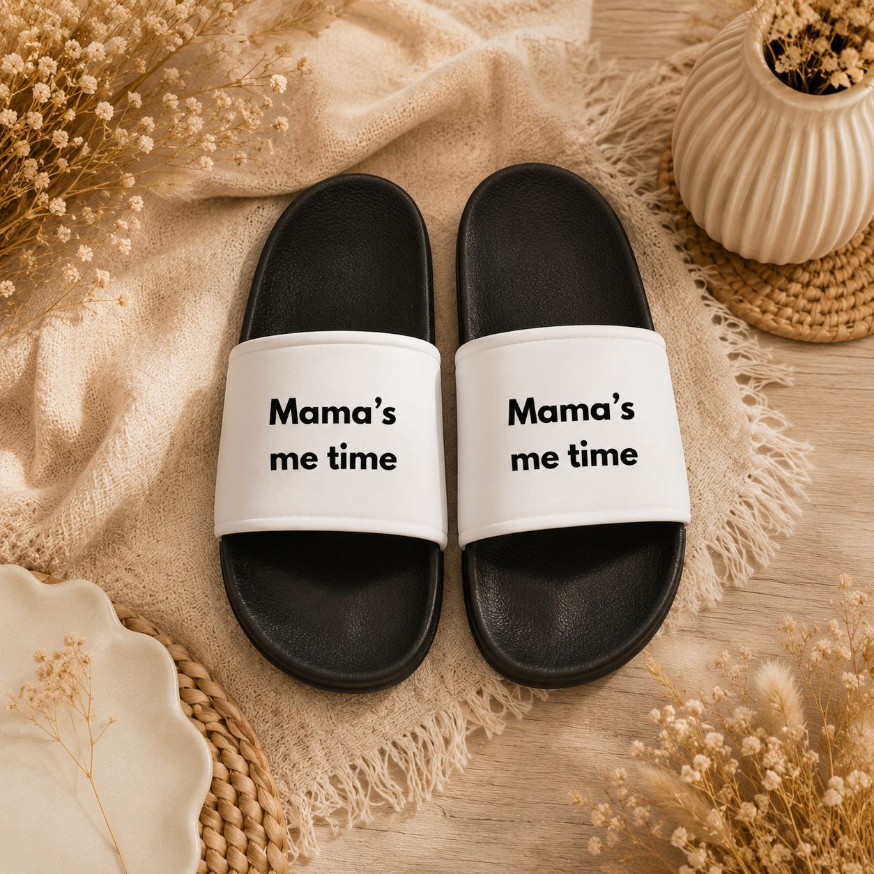 Queen Mom Slippers – Gepersonaliseerde Comfort Slippers voor Mama | Kadelidootjes