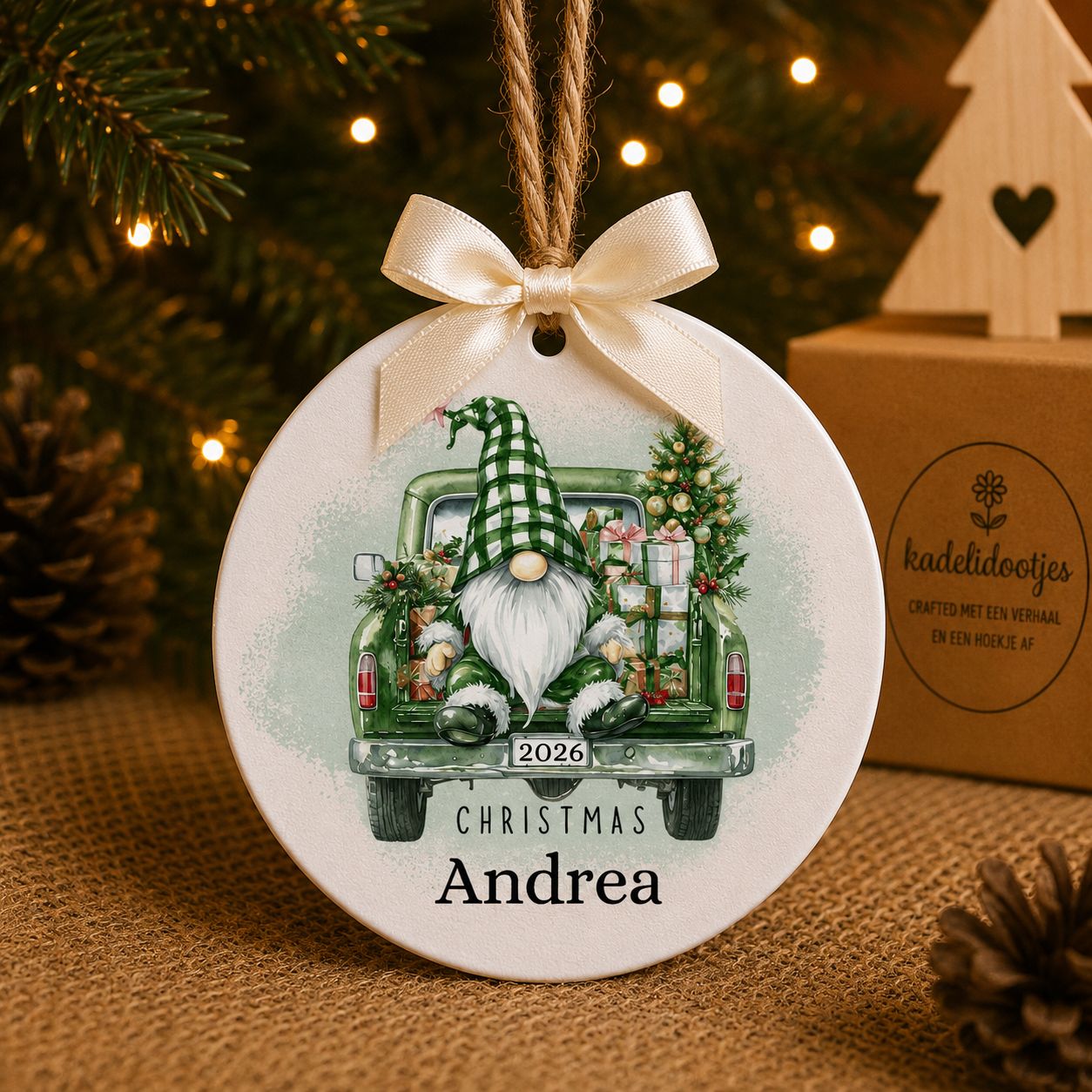 Gepersonaliseerd Kerst Ornament met Naam &amp; Kerstkabouter Groen – 8 cm | Kadelidootjes