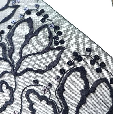 Encaje bordado con lentejuelas – negro