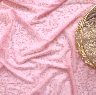 Rosa Stretch-Netz mit Wirbelmuster