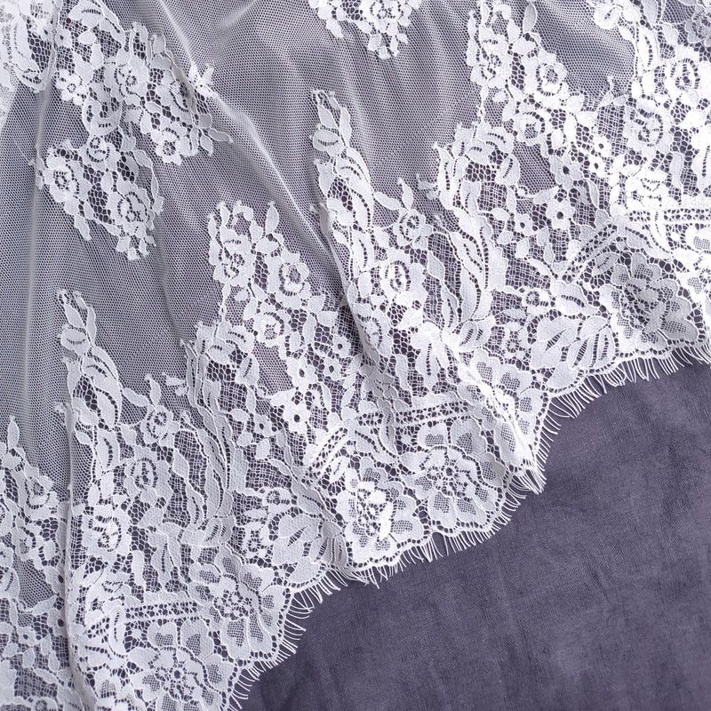 Tessuto Pizzo Chantilly Floreale Avorio
