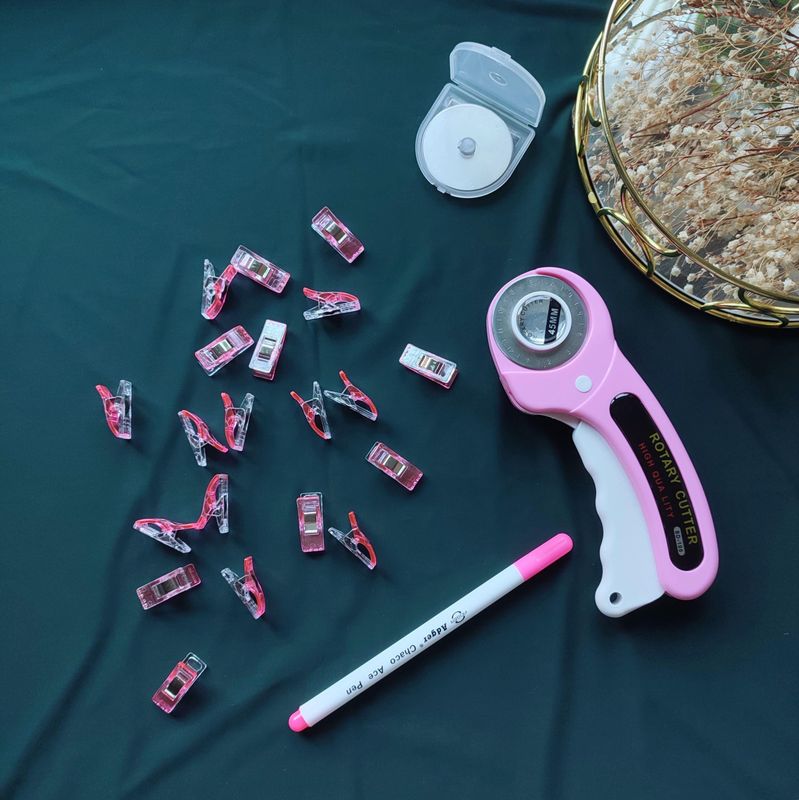 Sewing Tool Kit – Rotary Cutter 45mm, Craft Knife, Blades, Pen, Clips
