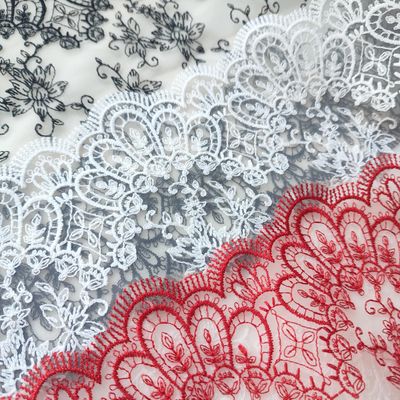 Galon de dentelle brodée – rouge, blanc, noir