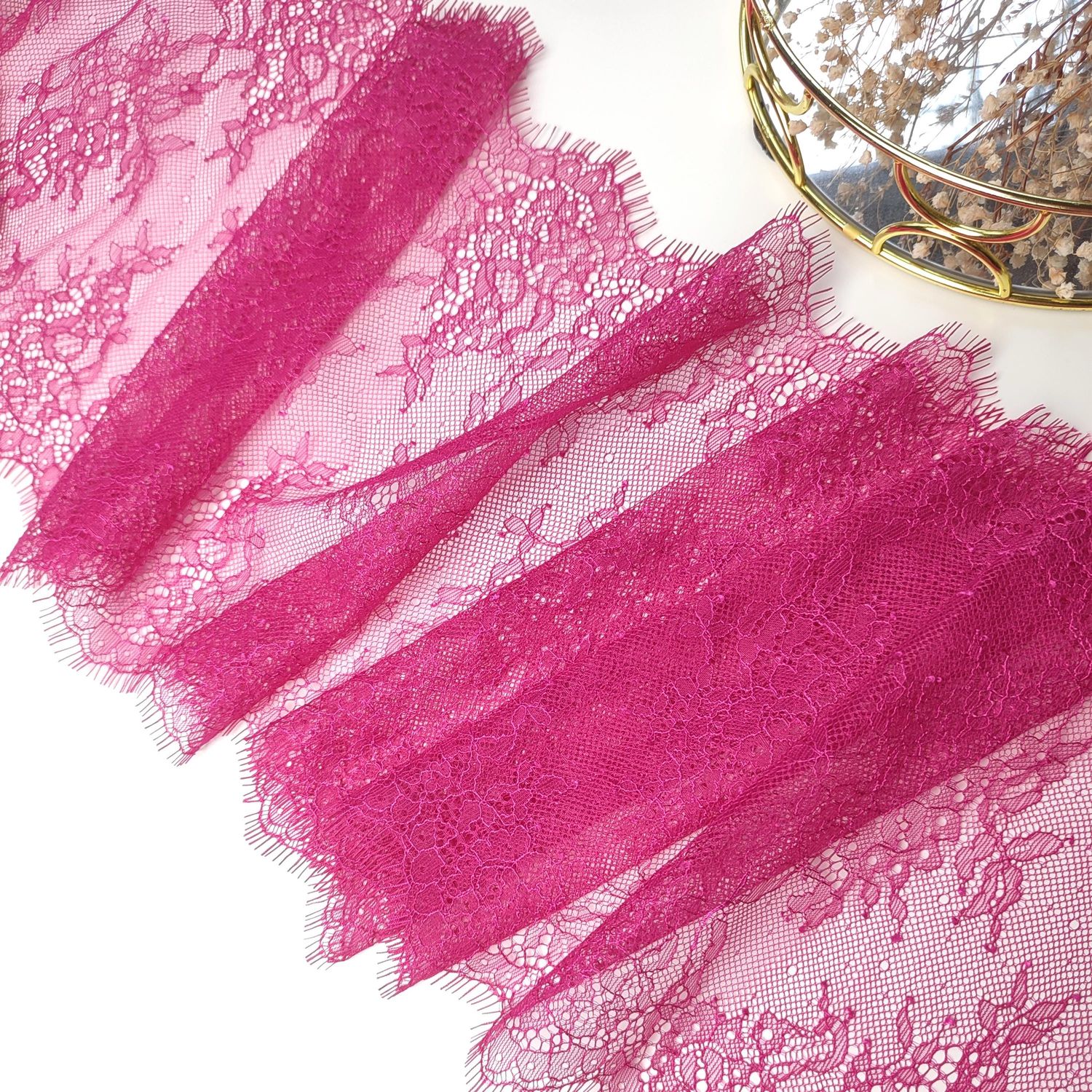 Fuchsia pink Chantilly lace with eyelash edge – 20 cm wide, non-stretch

