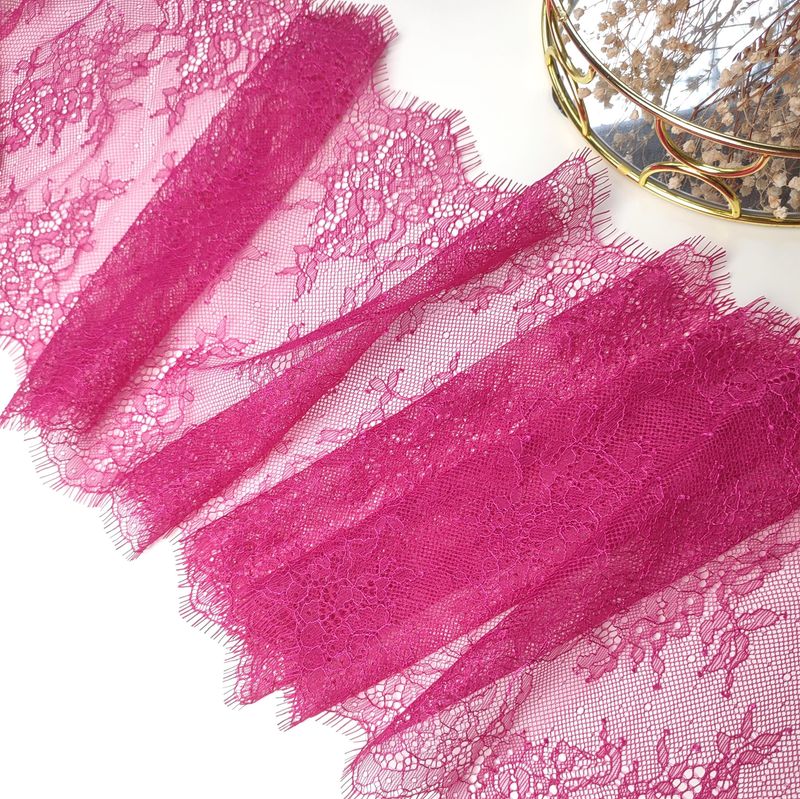 Fuchsia pink Chantilly lace with eyelash edge – 20 cm wide, non-stretch

