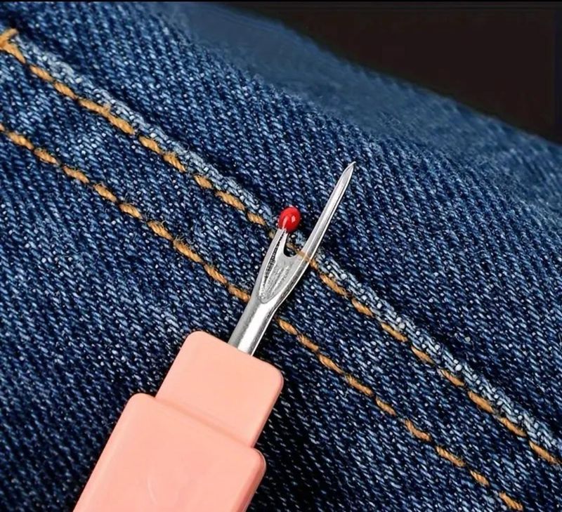 Seam Ripper with Needle Threader – 2-in-1 Sewing Tool