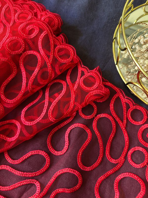 Red embroidered lace with gold thread, non-stretch, 22 cm wide