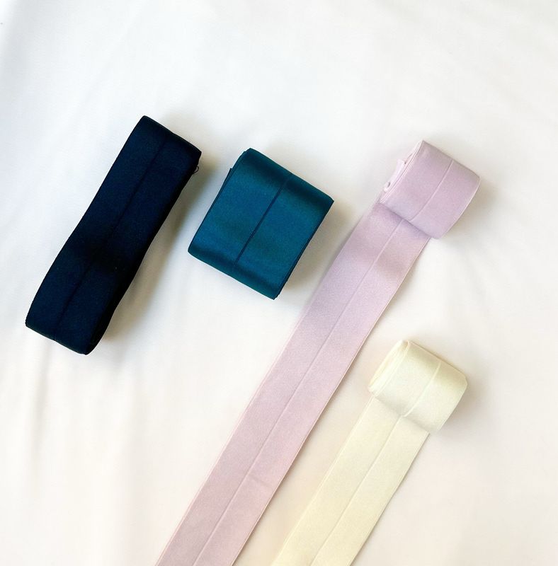 Nastro elastico pieghevole in raso lucido per cucire lingerie e rifinire bordi decorativi