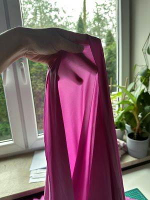 Tessuto in microfibra elasticizzata Satin Fuchsia con finitura satinata per lingerie.