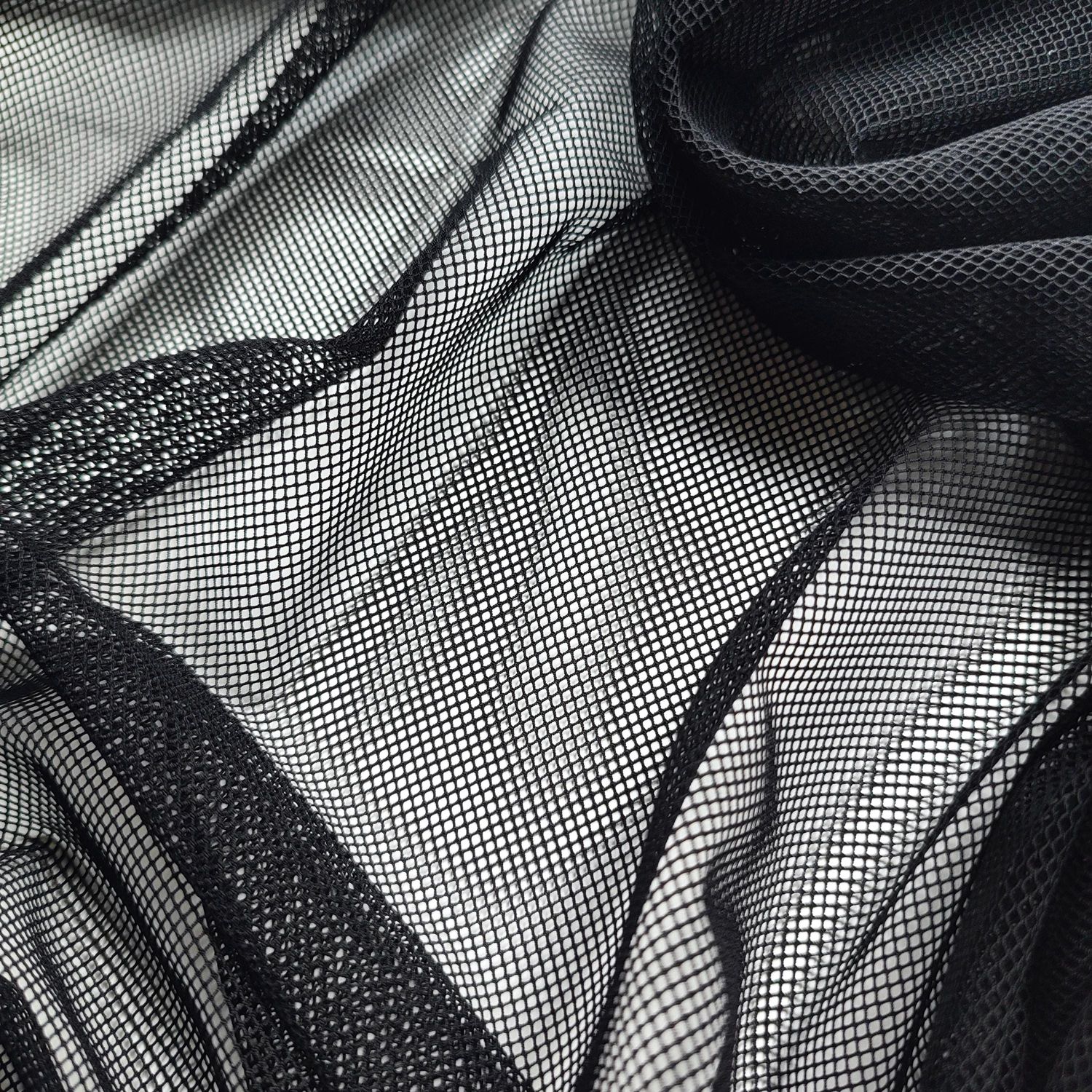 Black open-grid stretch mesh, 150cm (59.1") wide
