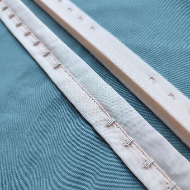 Beige hook and eye closure tape, 100cm (39.4") long