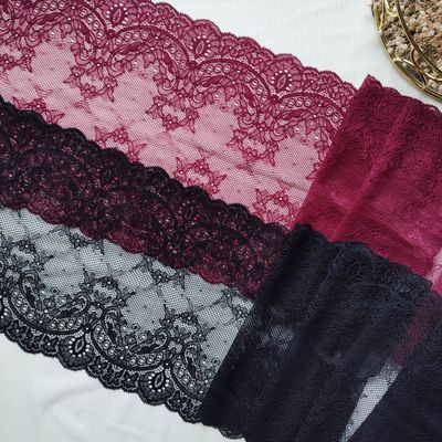 Pizzo elasticizzato bordeaux e nero – design floreale con bordo scalloped