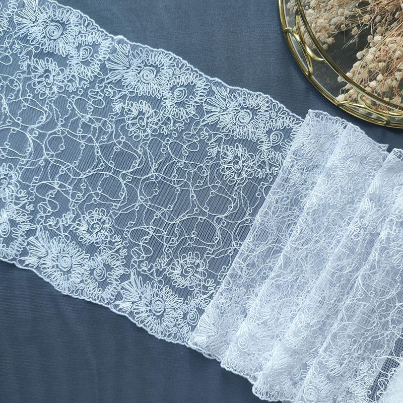 Pizzo bianco ricamato non elasticizzato 