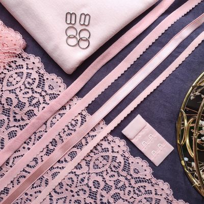 Materiali del kit di cucito lingerie corallo