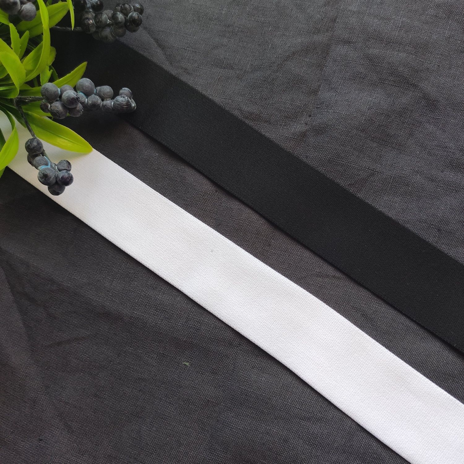 Velvet elastic, 30mm, black and white