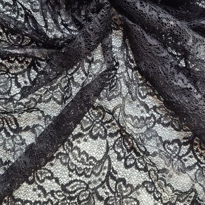 Tessuto pizzo guipure nero a motivo floreale, largo 145cm (57.1")