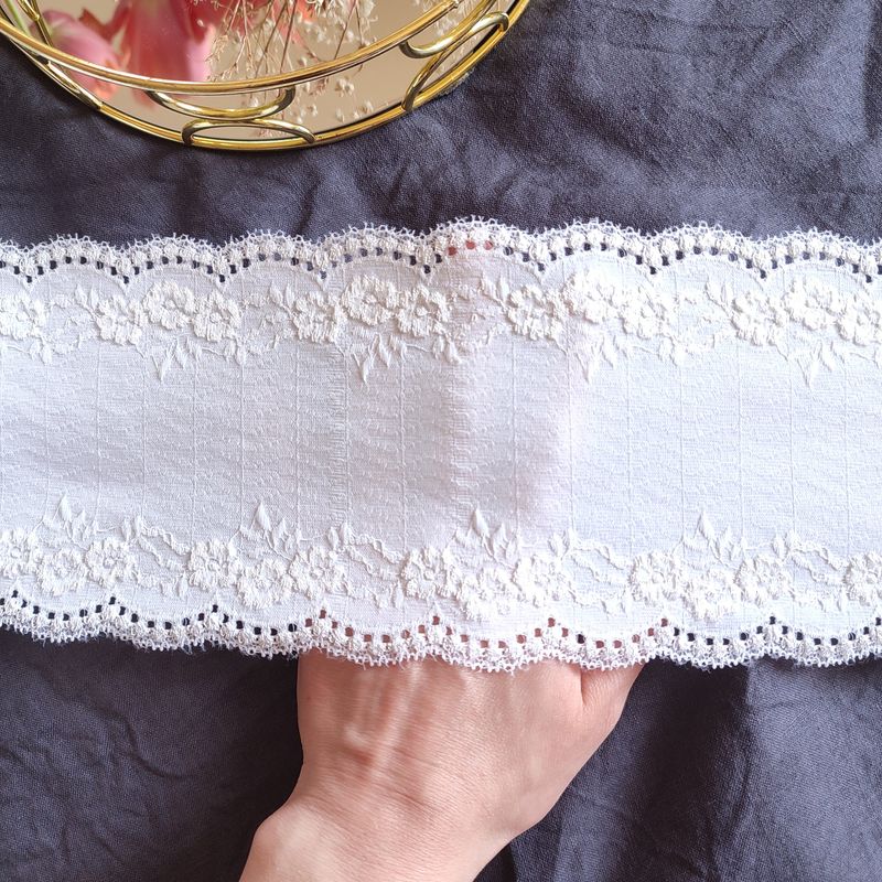 Pizzo floreale bianco non elasticizzato 