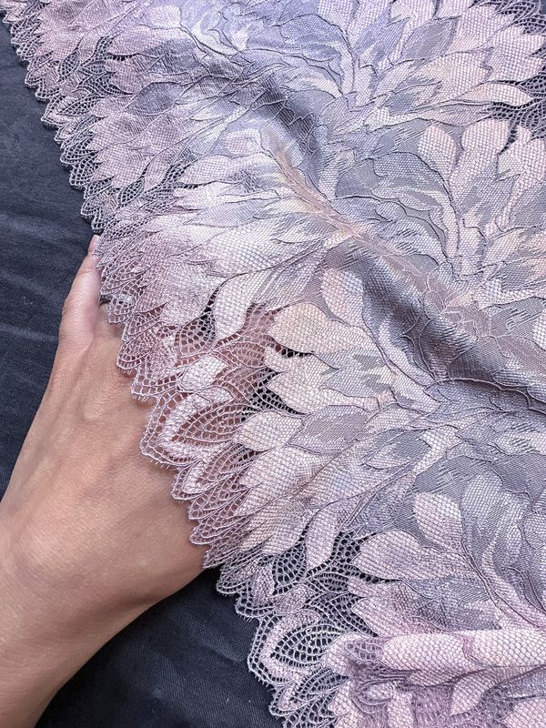 Multicolor stretch lace in powder pink tones