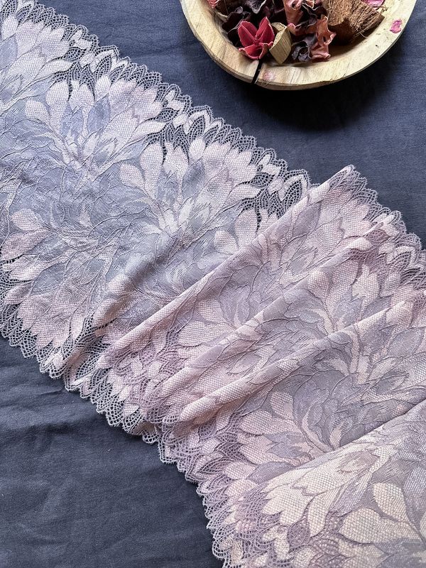 Multicolor stretch lace in powder pink tones